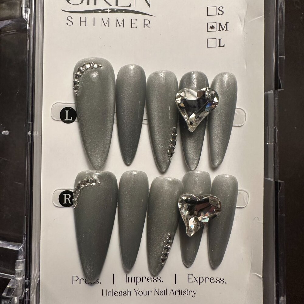 High-quality handcrafted reusable press on nails.